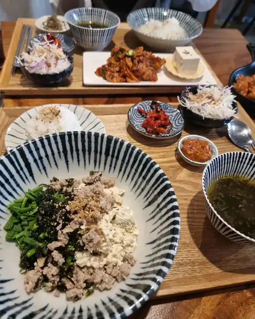 푸드갤러리빈 쌈장두부비빔밥 손님 사진 1