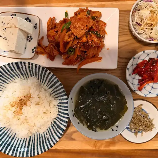 푸드갤러리빈 두부제육정식 손님 사진 2
