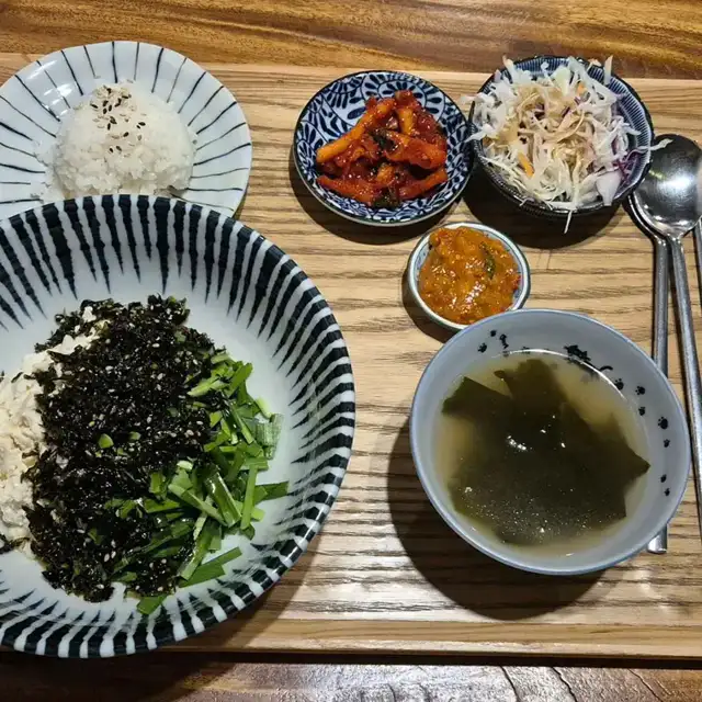 푸드갤러리빈 쌈장두부비빔밥 손님 사진 2