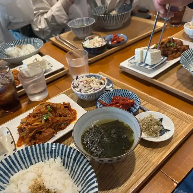 푸드갤러리빈 두부제육정식 손님 사진 4