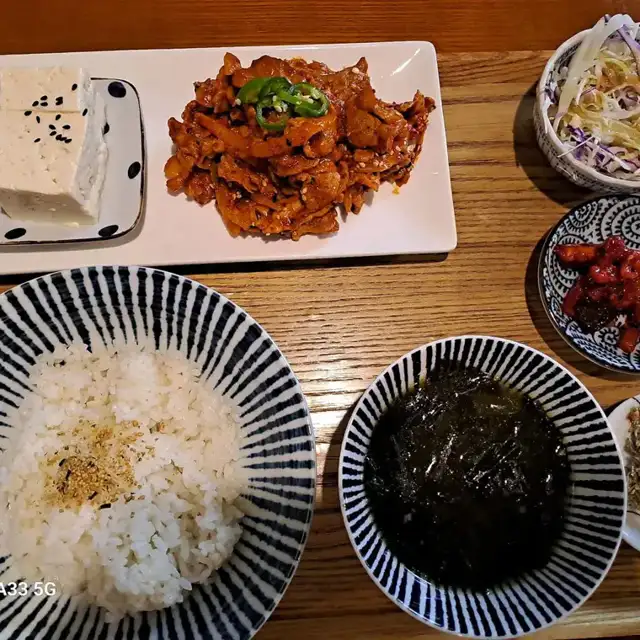 푸드갤러리빈 두부제육정식 손님 사진 6