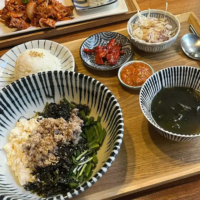푸드갤러리빈 쌈장두부비빔밥 손님 사진 12