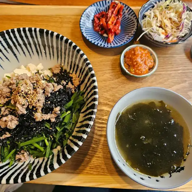푸드갤러리빈 쌈장두부비빔밥 손님 사진 15