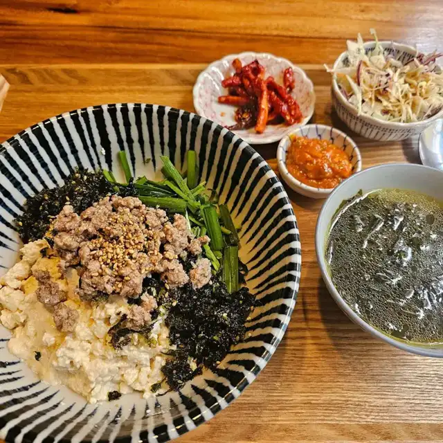 푸드갤러리빈 쌈장두부비빔밥 손님 사진 16