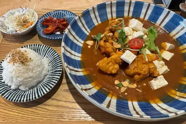 푸드갤러리빈 치킨두부카레 손님 사진 3