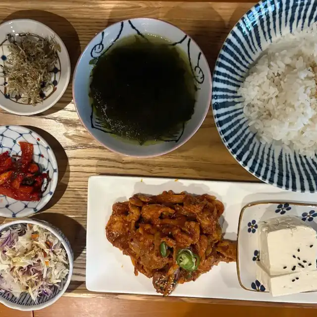 푸드갤러리빈 두부제육정식 손님 사진 7