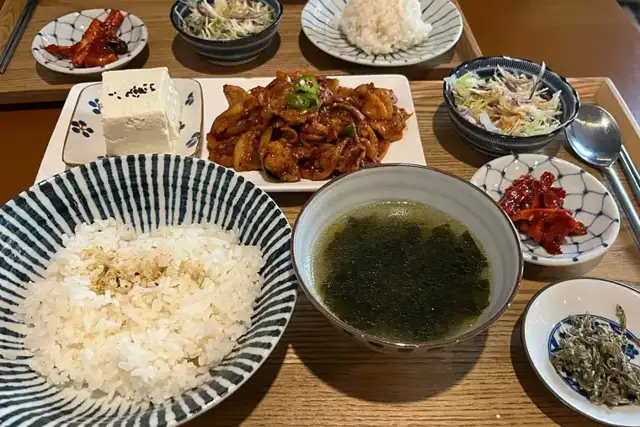 푸드갤러리빈 두부제육정식 손님 사진 10