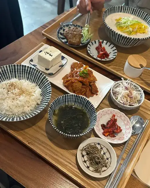 푸드갤러리빈 두부제육정식 손님 사진 12